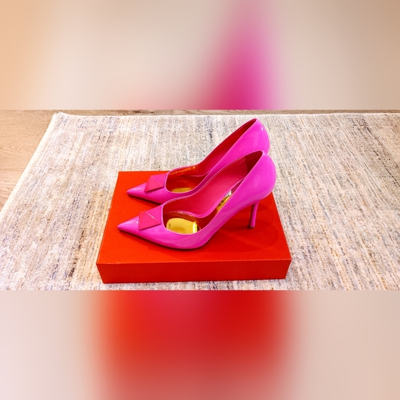 Valentino One Stud Pumps - Picture 7 of 11